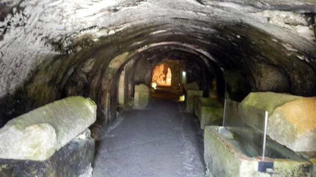 A burial cave in Beit Shearim (Photo:  Ziv Reinstein) 