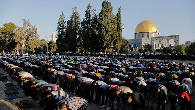 Muslim worshipers pray on the Temple Mount at the end of Ramadan (Photo: Reuters)
