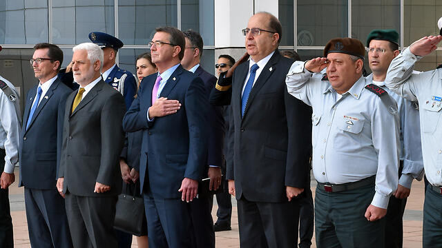 The IDF's welcome of Carter. (Photo: Defense Ministry ) (צילום: אריאל חרמוני, משרד הביטחון) The IDF's welcome of Carter. (Photo: Defense Ministry )
