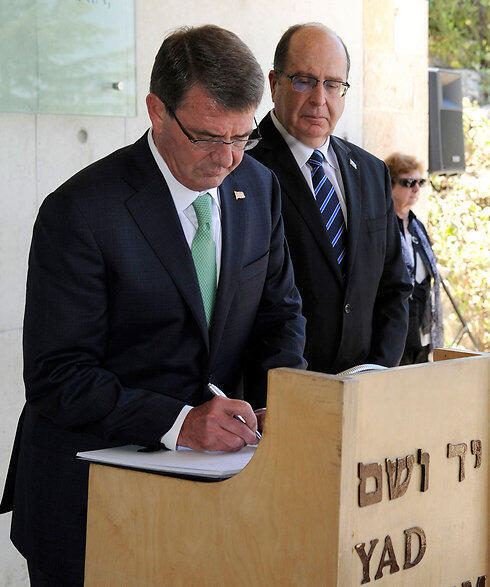 Carter and Ya'alon hammering out a deal (Photo: David Azagury/U.S. Embassy Tel Aviv)