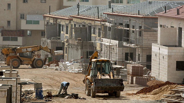 Construction in the Ariel settlement in Samaria (Photo: AFP) (צילום: AFP) Construction in the Ariel settlement in Samaria (Photo: AFP)