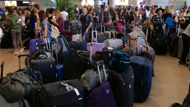 Luggage in the check-in area on Thursday morning (Photo: Motti Kimchi)