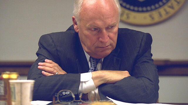 Cheney removes his glasses (Photo:US National Archives) (צילום: ארכיון לאומי ארה''ב) Cheney removes his glasses (Photo:US National Archives)