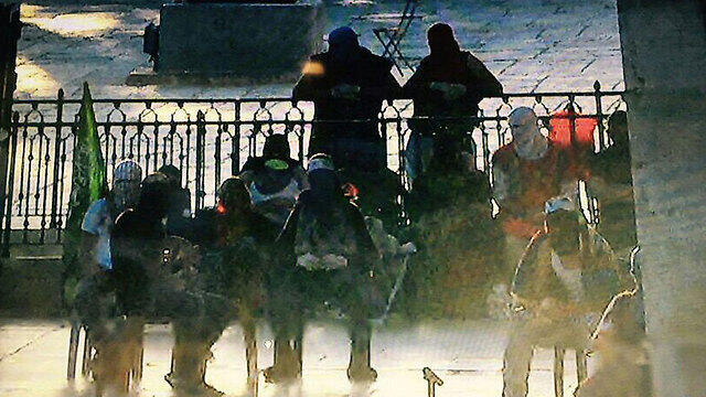 The rioters before the arrival of law enforcement (Photo: Police Spokesman's Unit)