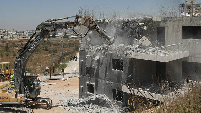 Draynoff buildings being demolished (Photo: Abigail Uzi)