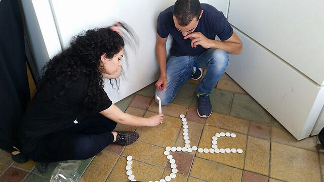 Spelling out Ali's name in Arabic with memory candles at Sheba (Photo: Lior Paz)