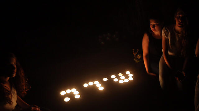 Shira's name spelled out in Hebrew with candles (Photo: Gil Yohanan) (צילום: גיל יוחנן) Shira's name spelled out in Hebrew with candles (Photo: Gil Yohanan)