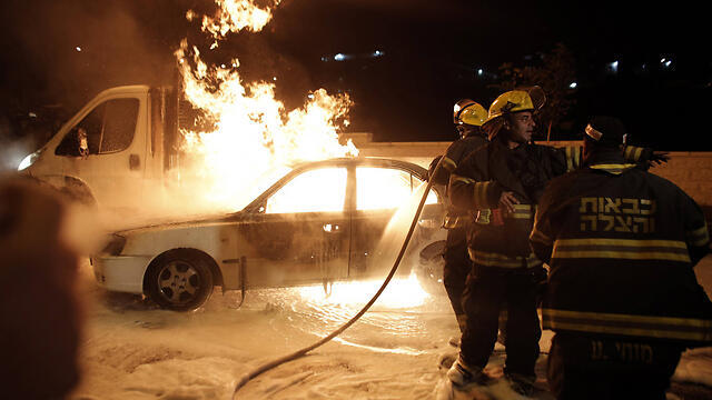 Vehicle on Route 20 minutes after being hit by a firebomb (Photo: AFP) (צילום: AFP) Vehicle on Route 20 minutes after being hit by a firebomb (Photo: AFP)