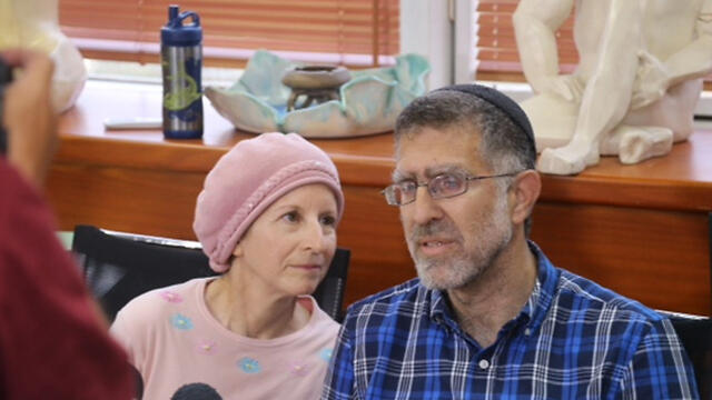 Gedalya and Sarah Mayer, Mordechai's parents (Photo: Moti Kimhi) (צילום: מוטי קמחי) Gedalya and Sarah Mayer, Mordechai's parents (Photo: Moti Kimhi)