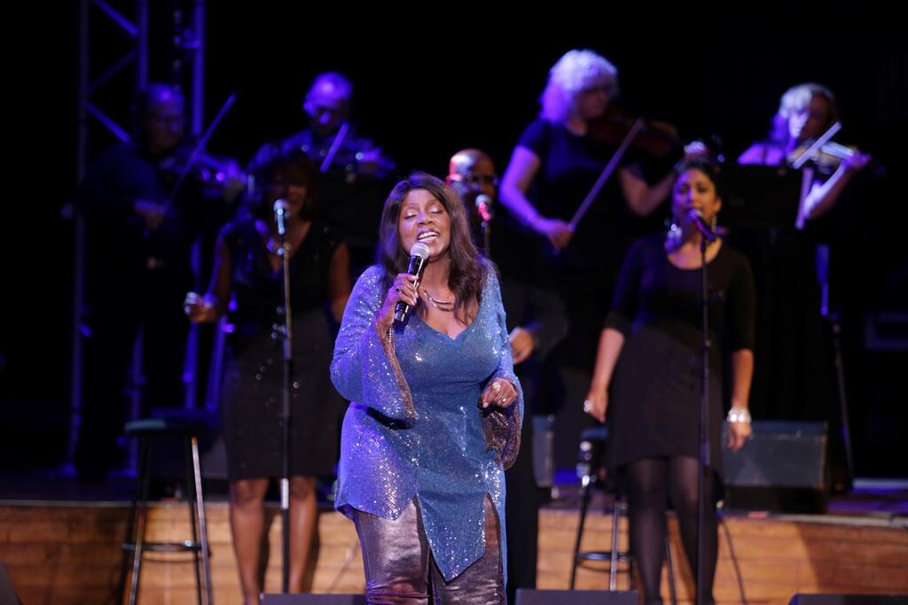 Gaynor performs in Tel Aviv in 2015 