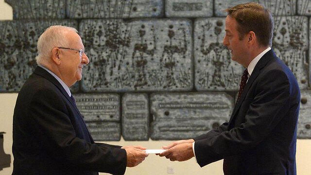 Ambassador Quarrey with President Rivlin. (Photo: Mark Neiman/GPO) (צילום: מארק ניימן, לע"מ) Ambassador Quarrey with President Rivlin. (Photo: Mark Neiman/GPO)