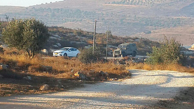 Police cars making arrests in Adei Ad, early Sunday morning (Photo: Tazpit News Agency)