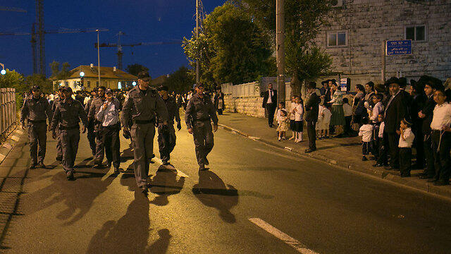 Security troops in Jerusalem, as protest against Jerusalem movie theater opened on Shabbat winds down this year (Photo: Ohad Zwigenberg) (צילום: אוהד צויגנברג, ידיעות אחרונות) Security troops in Jerusalem, as protest against Jerusalem movie theater opened on Shabbat winds down this year (Photo: Ohad Zwigenberg)
