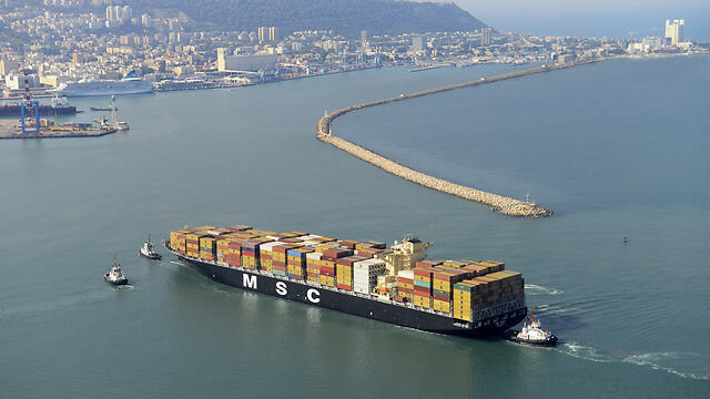 Container ship approaching Haifa Port (Photo: PR)