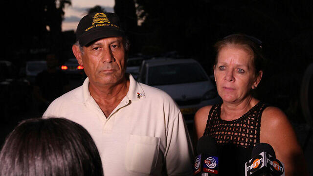 Haim Tzemach, left, the father of Oz Tzemach. (צילום: עידו ארז) Haim Tzemach, left, the father of Oz Tzemach.