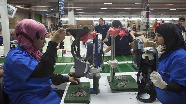 Sodastream's factory in Rahat (Photo: AP) (צילום: AP) Sodastream's factory in Rahat (Photo: AP)