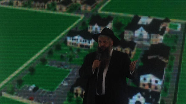 Rabbi Asman, 'a Ukrainian hero' (Photo: Edward Docks) (צילום: אדוארד דוקס) Rabbi Asman, 'a Ukrainian hero' (Photo: Edward Docks)