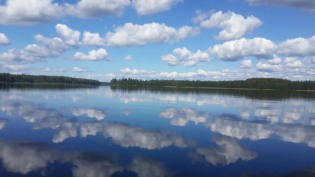 Clouds reflecting in the crystal clear lake (Photo: Ofer Petersburg) (צילום: עופר פטרסבטרג) Clouds reflecting in the crystal clear lake (Photo: Ofer Petersburg)
