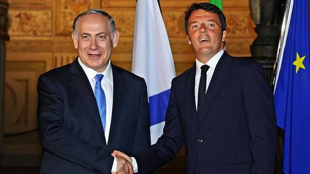 Netanyahu and Renzi shake hands at Palazzo Vecchio in Florence (Photo: AP) (AFP) Netanyahu and Renzi shake hands at Palazzo Vecchio in Florence (Photo: AP)