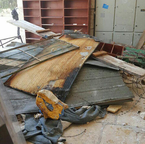 Barricades set up by rioters in the mosque (Photo: Jerusalem Police)