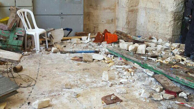 Stones and blocks thrown at security forces (Photo: Jerusalem Police)
