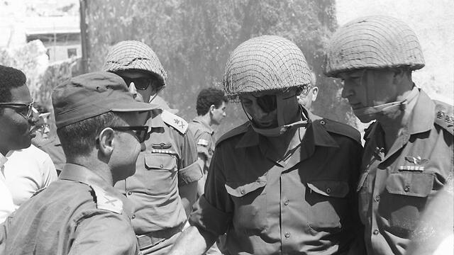 From left: Uzi Narkiss, Moshe Dayan and Yitzhak Rabin in Jerusalem during Six Day War (Photo: IDF archives) (צילום: צלם במחנה באדיבות ארכיון צה"ל במשרד הביטחון) From left: Uzi Narkiss, Moshe Dayan and Yitzhak Rabin in Jerusalem during Six Day War (Photo: IDF archives)
