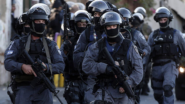 Yasam (special forces) police in East Jerusalem. (Photo: AFP) (צילום: AFP) Yasam (special forces) police in East Jerusalem. (Photo: AFP)