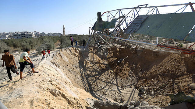 Damage in the Gaza Strip after IAF strike in repsonse to rocket fire (Photo: AFP) (צילום: AFP) Damage in the Gaza Strip after IAF strike in repsonse to rocket fire (Photo: AFP)