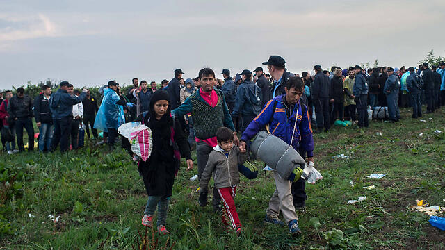 Refugees on their way to Europe. (Photo: Getty Images) (צילום: gettyimages) Refugees on their way to Europe. (Photo: Getty Images)