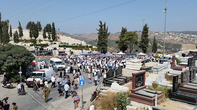 Thousands attended the funeral. (Photo: Eli Mendelbaum)