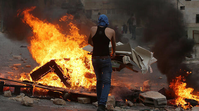 Беспорядки в Иудее и Самарии. Фото: AFP (צילום: AFP) Беспорядки в Иудее и Самарии. Фото: AFP