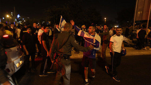 Security forces and protesters (Photo: Gil Yohanan) (צילום: גיל יוחנן) Security forces and protesters (Photo: Gil Yohanan)