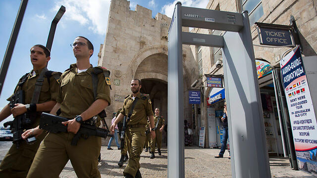 Metal detector at Jaffa Gate (Photo: EPA) (צילום: EPA) Metal detector at Jaffa Gate (Photo: EPA)