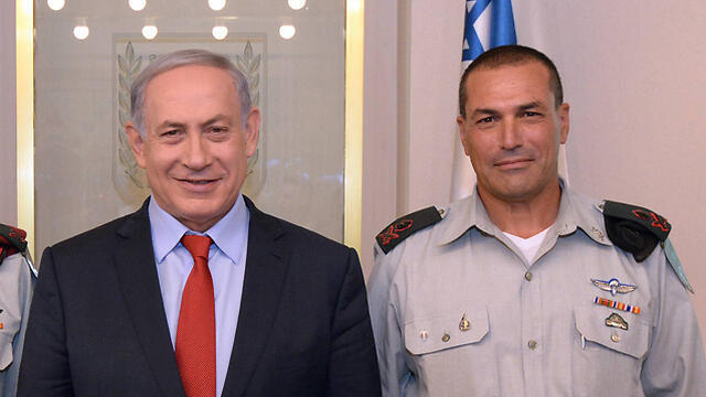 Биньямин Нетаниягу и Эяль Замир. Фото: Хаим Цах, ЛААМ (צילום: חיים צח/לע"מ) Биньямин Нетаниягу и Эяль Замир. Фото: Хаим Цах, ЛААМ