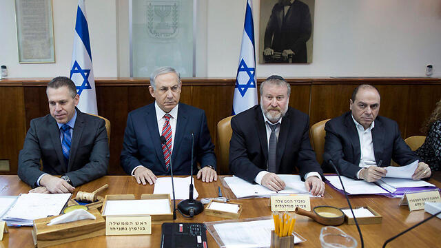Benjamin Netanyahu at the weekly cabinet meeking, discussing the wave of terror. (Photo: EPA)