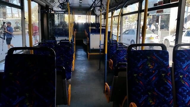 Empty buses in Jerusalem (Photo: Eli Mendelbaum) (צילום: אלי מנדלבאום) Empty buses in Jerusalem (Photo: Eli Mendelbaum)