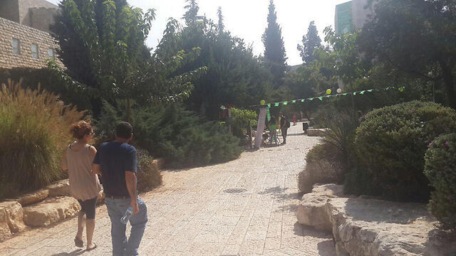 Students on Mont Scopus (Photo: Roi Yanovsky) ( צילום: רועי ינובסקי) Students on Mont Scopus (Photo: Roi Yanovsky)