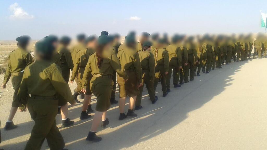 Религиозные девушки-военнослужащие 