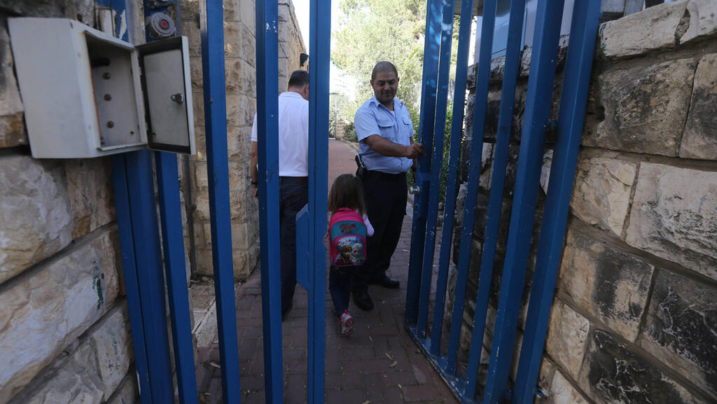 Правительство выделит бюджет на охрану школ 