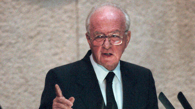 Rabin. The concern for its future and the future of the next generation affected his every move (Photo: EPA) (צילום: EPA) Rabin. The concern for its future and the future of the next generation affected his every move (Photo: EPA)