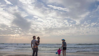 עננות בחוף בנתניה