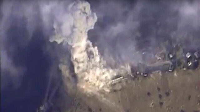 The scene of the crash (Photo: AP) (צילום: AP) The scene of the crash (Photo: AP)