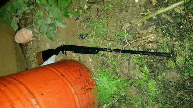 The gun used in the attack (Photo: Shin Bet) (צילום: תקשורת שב''כ) The gun used in the attack (Photo: Shin Bet)