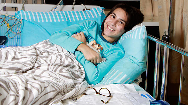 Тяжело раненная в теракте девушка. Фото: Дана Копель