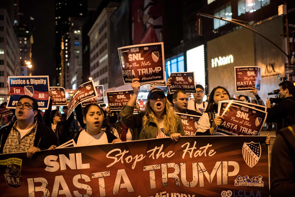 Hispanics protest outside Trump Tower in New York, November 2025 (Photo: AFP) Hispanics protest outside Trump Tower in New York, November 2025