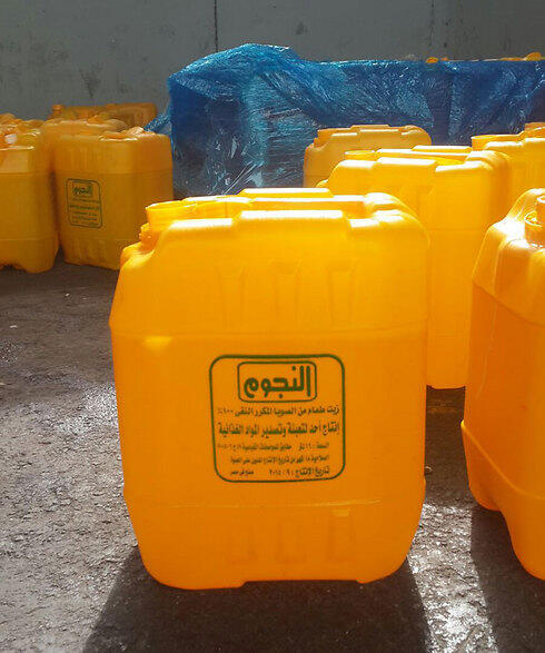 Chemicals intercepted at West Bank crossing (Photo: Border Crossing Authority) (צילום: רשות המעברים במשרד הביטחון ) Chemicals intercepted at West Bank crossing (Photo: Border Crossing Authority)