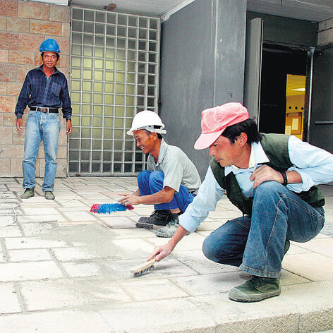 Chinese construction workers. The government ignored the agreement’s effect on the local labor market (Photo: Amit Shabi)nullnull Chinese construction workers. The government ignored the agreement’s effect on the local labor market (Photo: Amit Shabi)