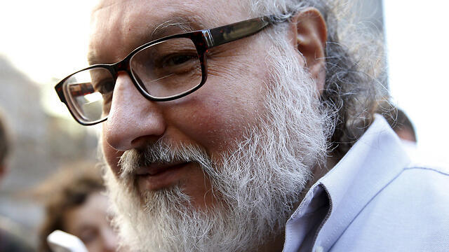 Pollard out on his first day as a free man (Photo: Reuters) (צילום: רויטרס) Pollard out on his first day as a free man (Photo: Reuters)