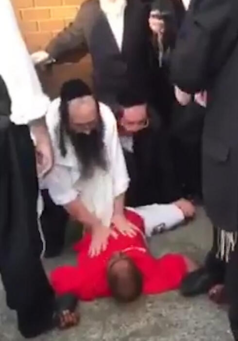 Worshippers subdue drunken man