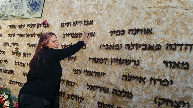 Памятник погибшим на горе Кармель. Фото: Джордж Гинсбург (צילום: ג'ורג' גינסברג) Памятник погибшим на горе Кармель. Фото: Джордж Гинсбург